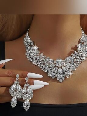 Elegant Rhinestone Crystal Wedding Necklace and Earring Set